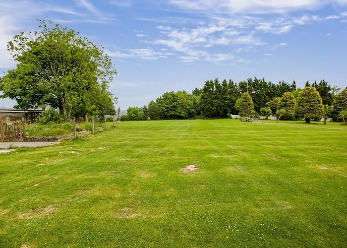 328 Norton Park, Dartmouth